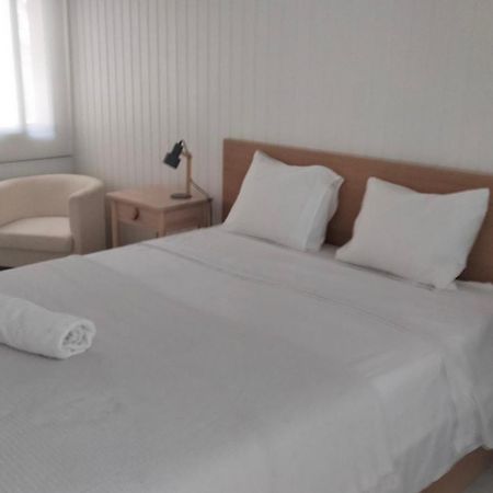 Beachfront Apartment With Private Parking Sant Pol De Mar Exterior photo